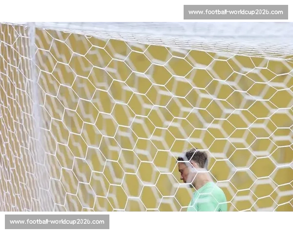 李明携子观战世俱杯:从单车少年到青训引路人的足球传承 李明携子观战世俱杯:从单车少年到青训引路人的足球传承