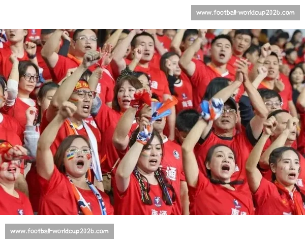 苏超球迷赛后 “最帅捡垃圾” 人走场净成文明标杆